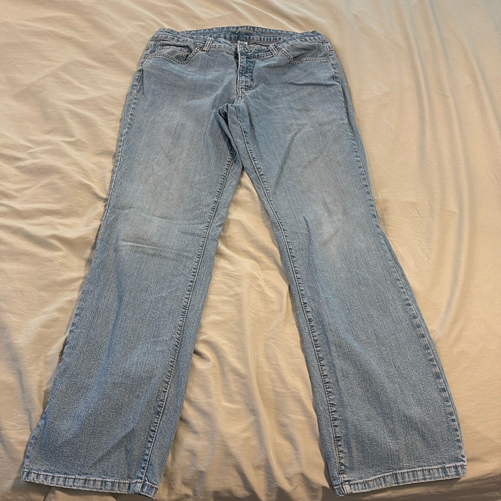 Sonoma Women’s Straight Leg Jeans Size 12 Medium Wash Classic Denim - Picture 3 of 9